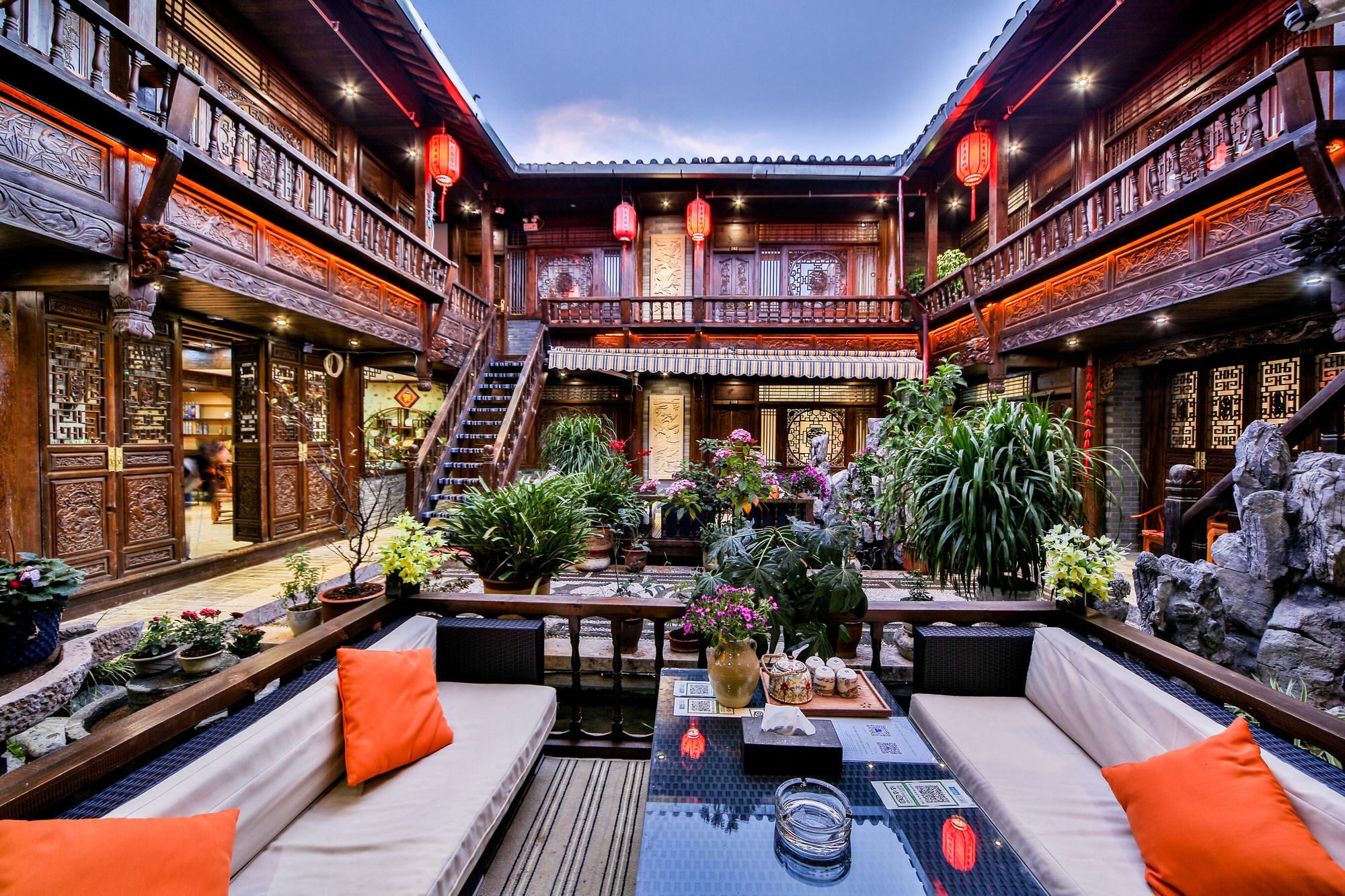 He Mu Ju Inn Zhongyi Branch Lijiang  Extérieur photo