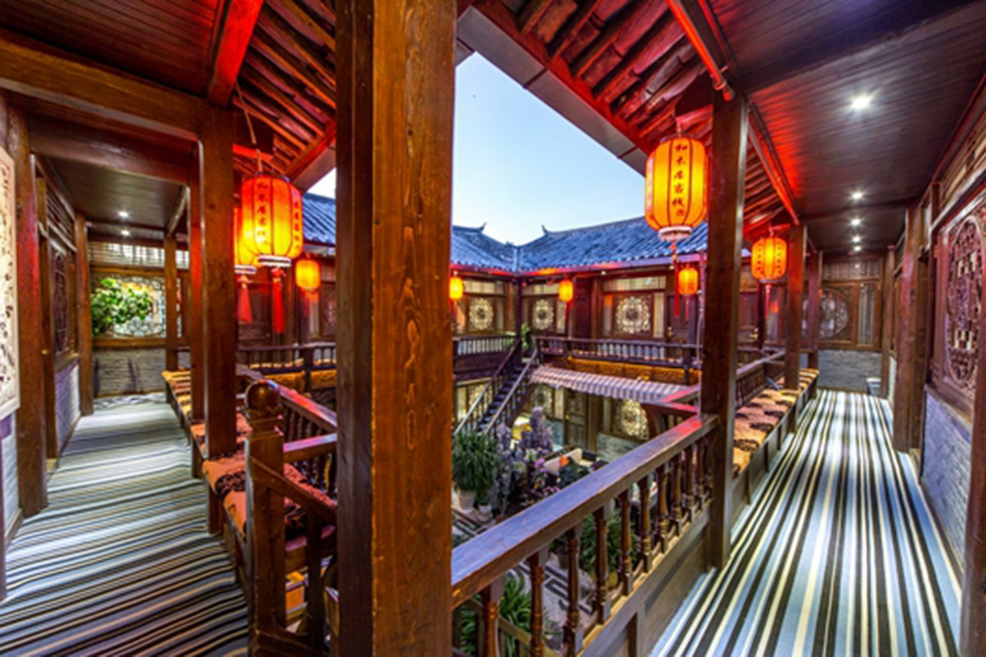 He Mu Ju Inn Zhongyi Branch Lijiang  Extérieur photo