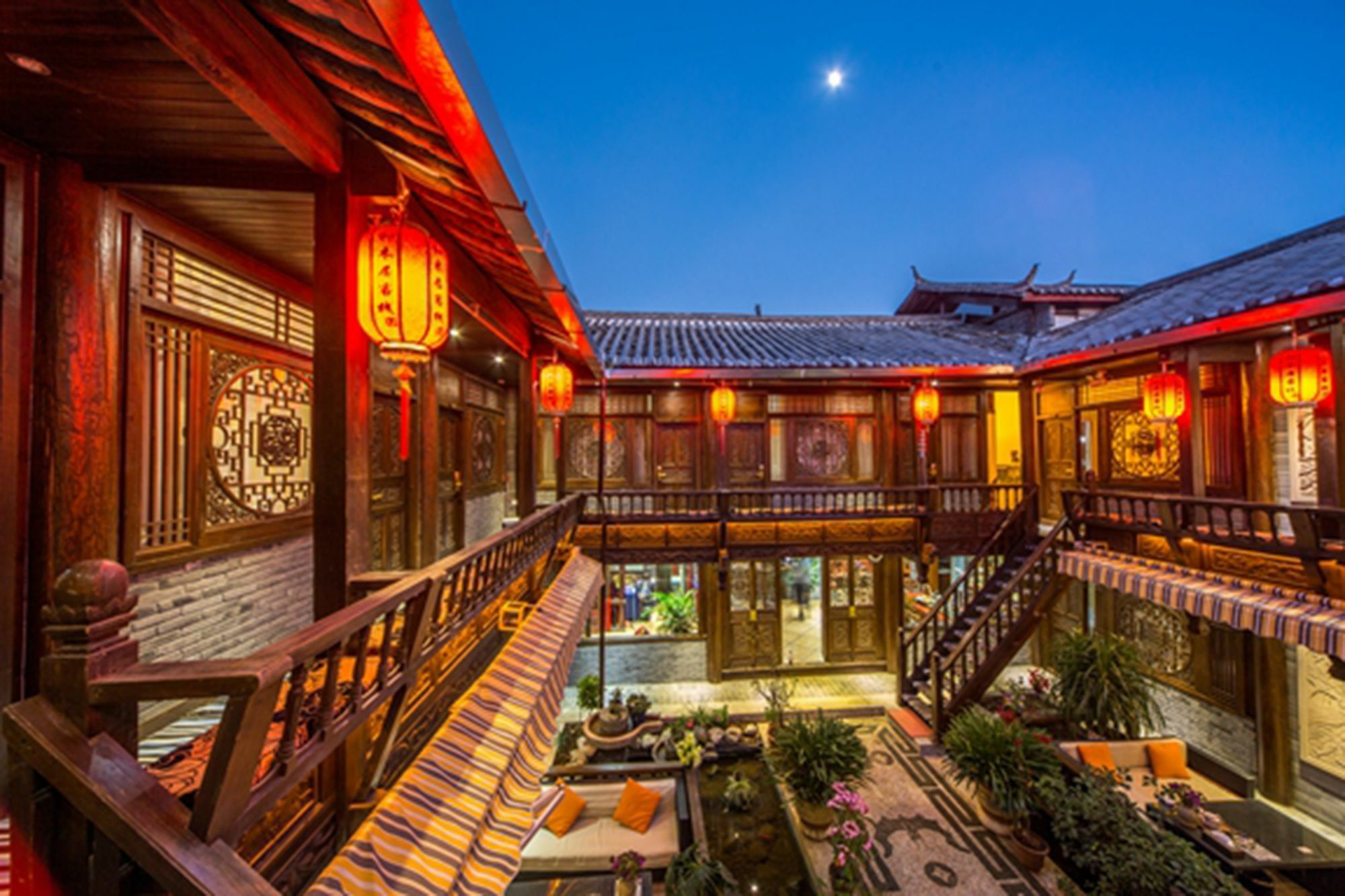 He Mu Ju Inn Zhongyi Branch Lijiang  Extérieur photo
