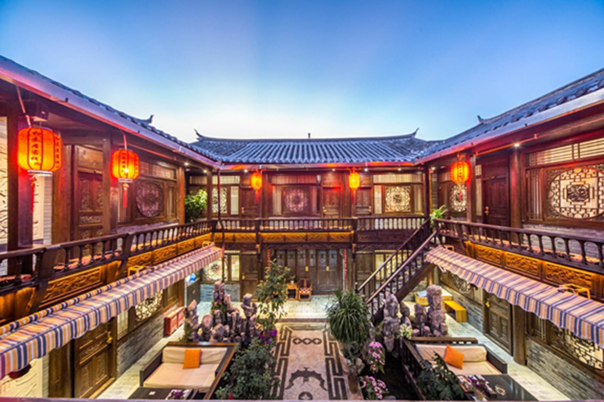 He Mu Ju Inn Zhongyi Branch Lijiang  Extérieur photo